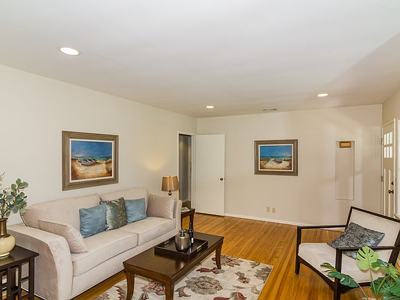 3rd image of 2310 W Monterey Pl