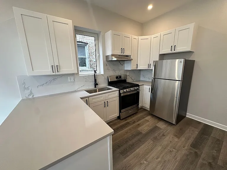 1635 S California Ave — Photo 4