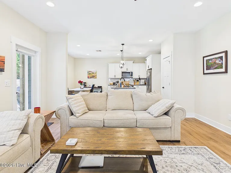 460 Clark St — Photo 17