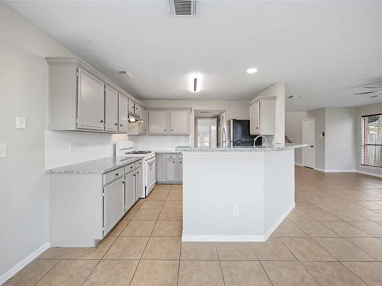 16710 Cheshire Place Dr — Photo 10