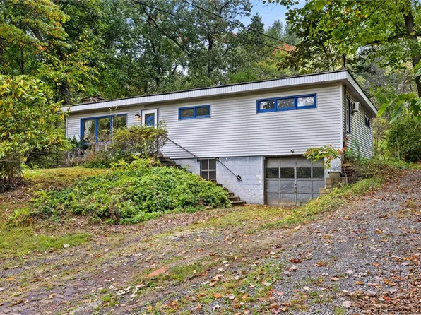18 Russell Ln, Gibsonia, PA 15044