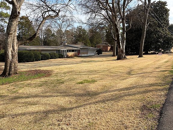 2nd image of 507 Glencoe Rd SE