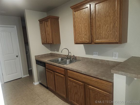 4th image of 1811 Cornerstone Ln Unit A