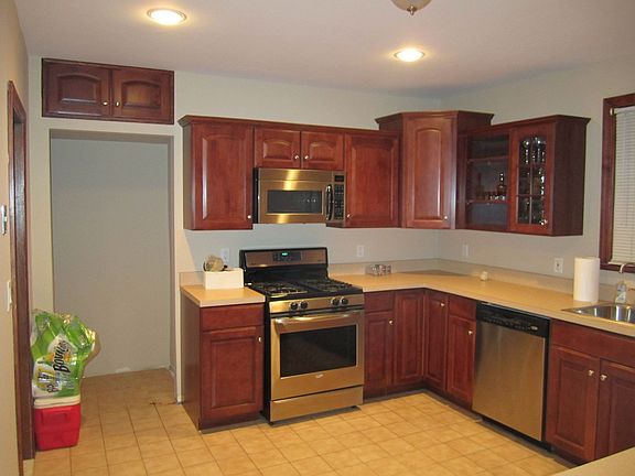 1st flr Kitchen -left side