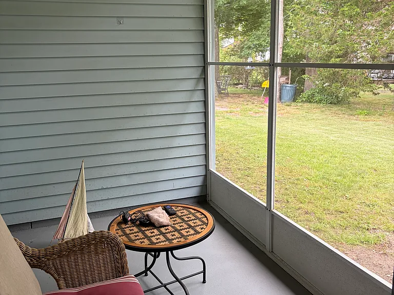220 Lexington Dr — Photo 9