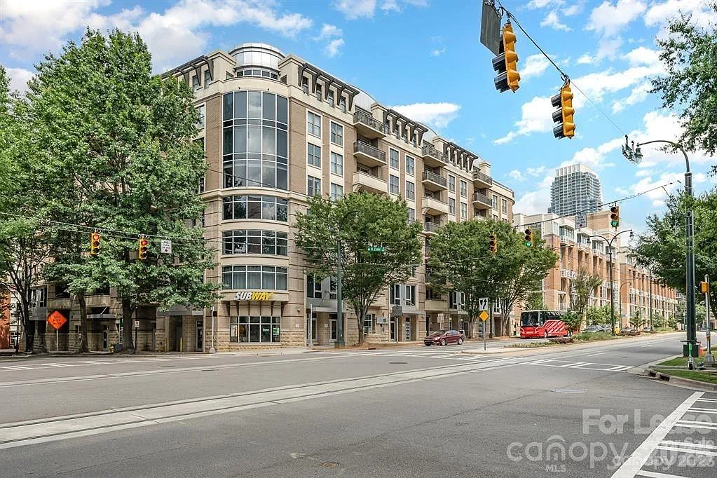 1 bed, 1.0 bath, 878 sqft, $1,750 — Photo 1