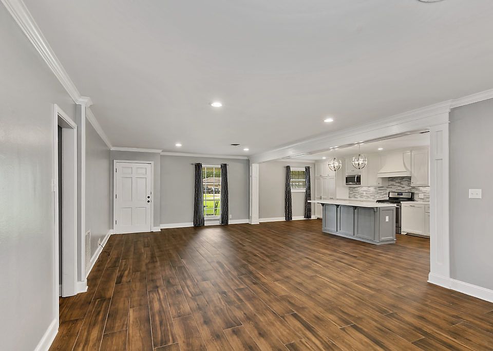 1st image of 1618 Woodland Dr