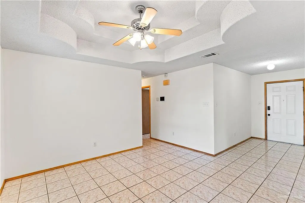 3 bed, 2.0 bath, 1265 sqft, $1,350 — Photo 2