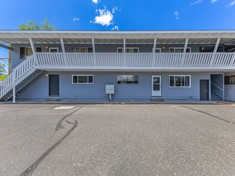 404 Lee St — Photo 2