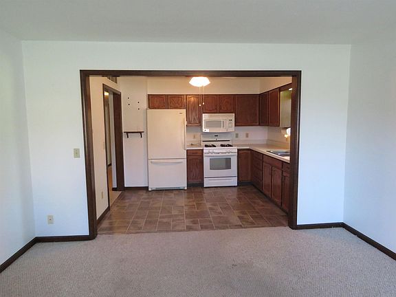 5th image of 1101 Court Ln APT B