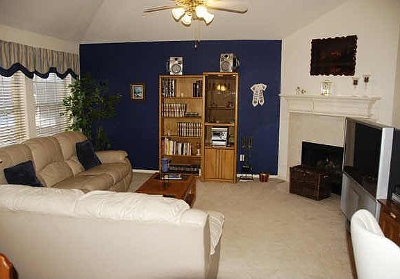 3rd image of 806 Chittamwood Ln