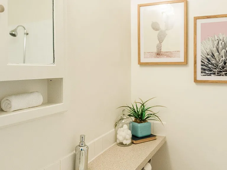 Regency Apartments — Photo 15