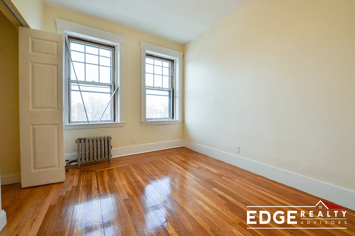 Building Photo - 1872 Commonwealth Ave #14