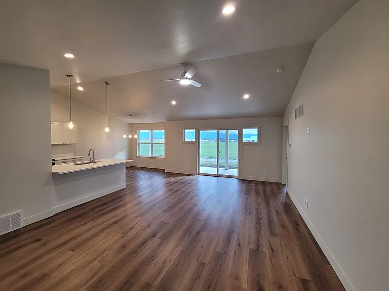 763 Foxglove Dr — Photo 6