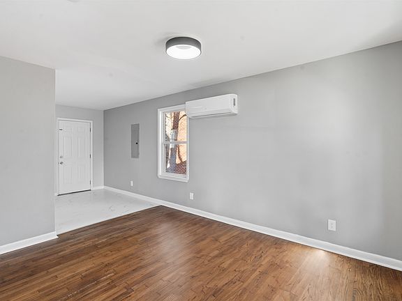 4th image of 760 Wofford St