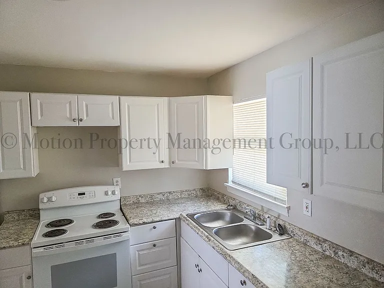 1595 Carlisle St NW — Photo 5
