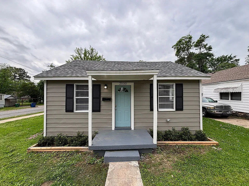 2000 W 18th St