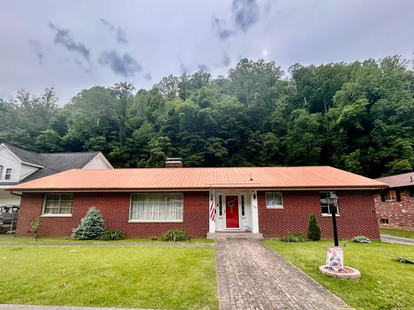 503 E McDonald Ave, Man, WV 25635