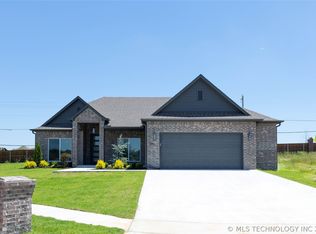 2903 S 8th St, Broken Arrow, OK 74012