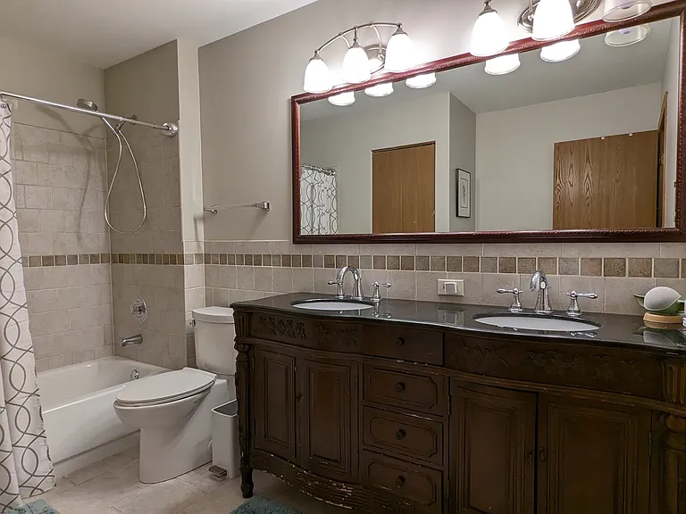 404 Orleans Ave — Photo 15