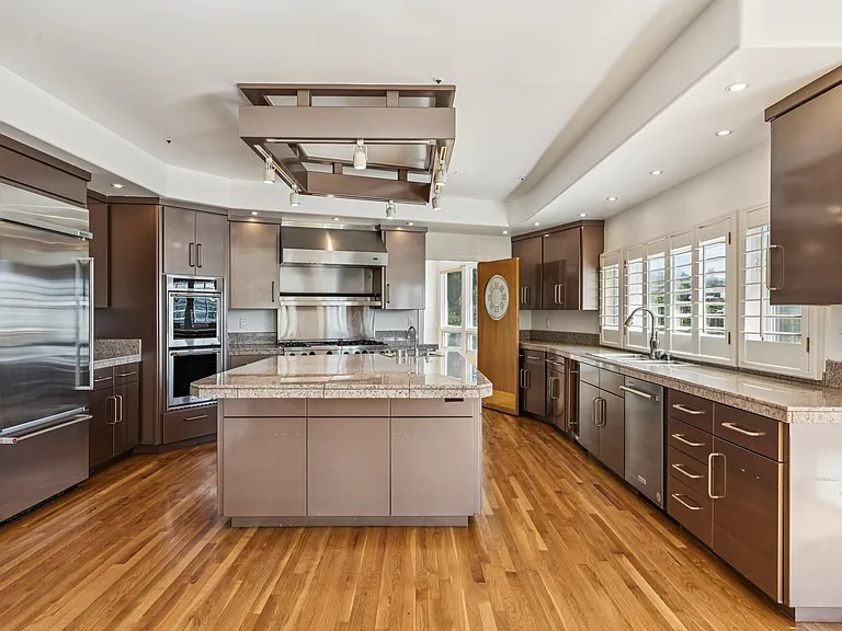 95 Spring Ln — Photo 17