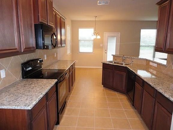 5th image of 1004 Evers Dr