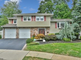 2 Scott Ct, Emerson, NJ 07630