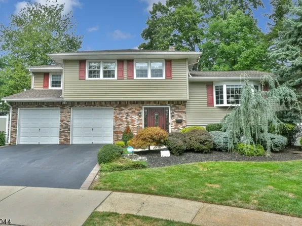 2 Scott Ct, Emerson Boro, NJ 07630