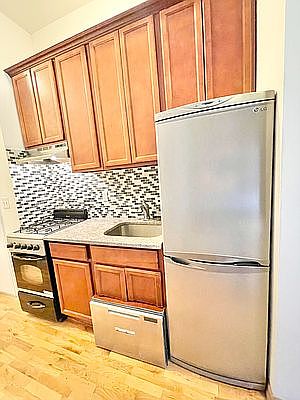 4th image of 342 E 65th St APT 1RE