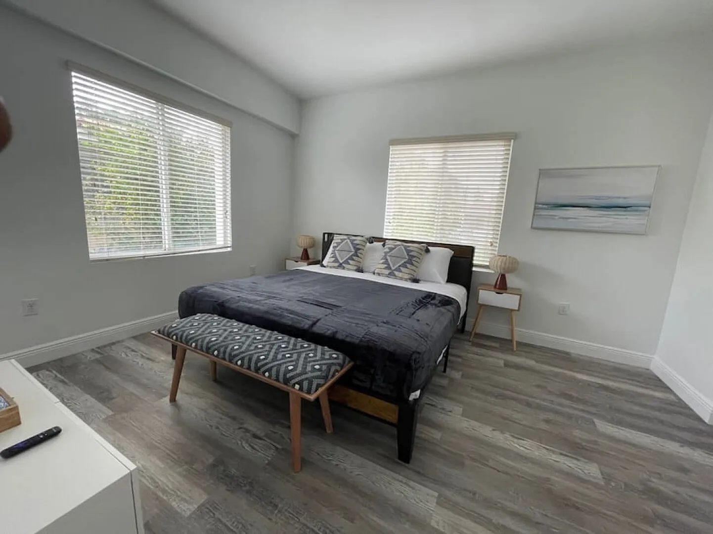 Upstairs 2bed/1bath Apt w/parking Coral Gabels — Photo 1