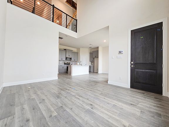 3rd image of 1510 Lake District Dr