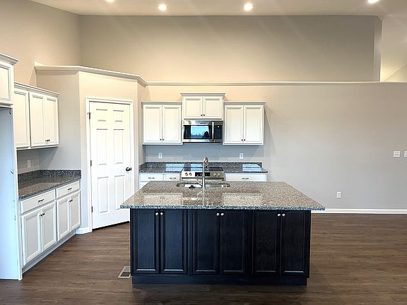 2nd image of 6175 Ballyshannon Dr
