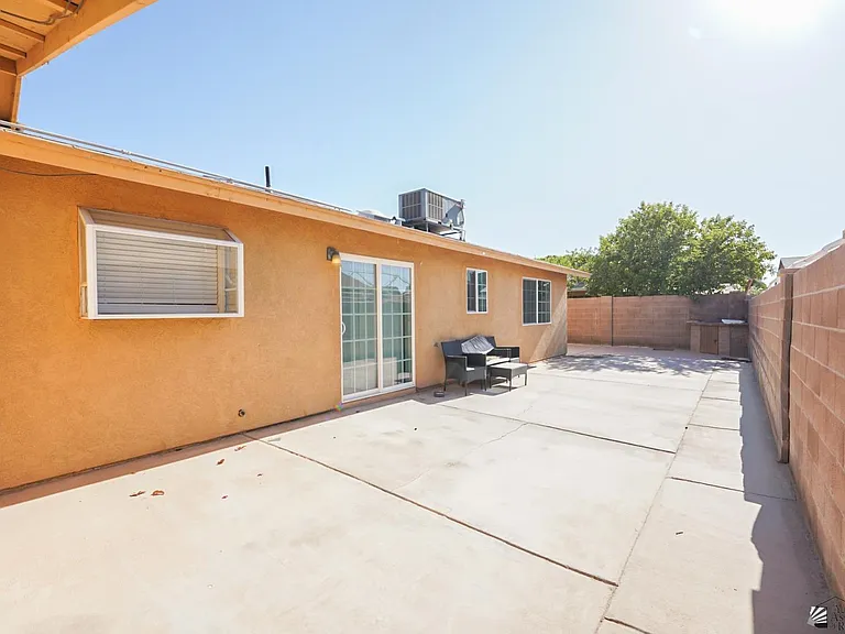 2146 S 47th Ave — Photo 9