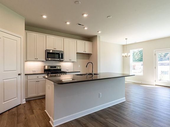 The Everlee - Kitchen