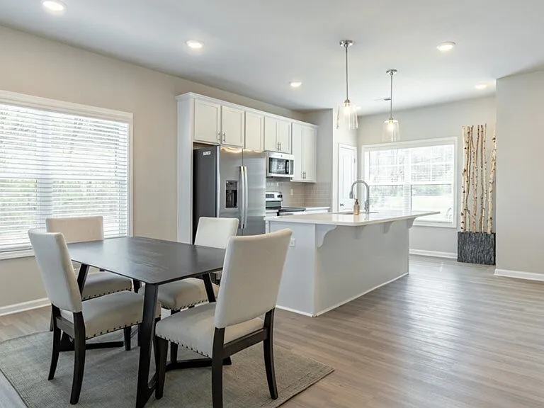 552 Elliston Pl — Photo 17