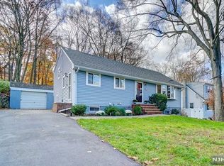14 Oneida Ave, Oakland, NJ 07436