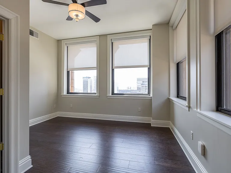 705 Olive St — Photo 6