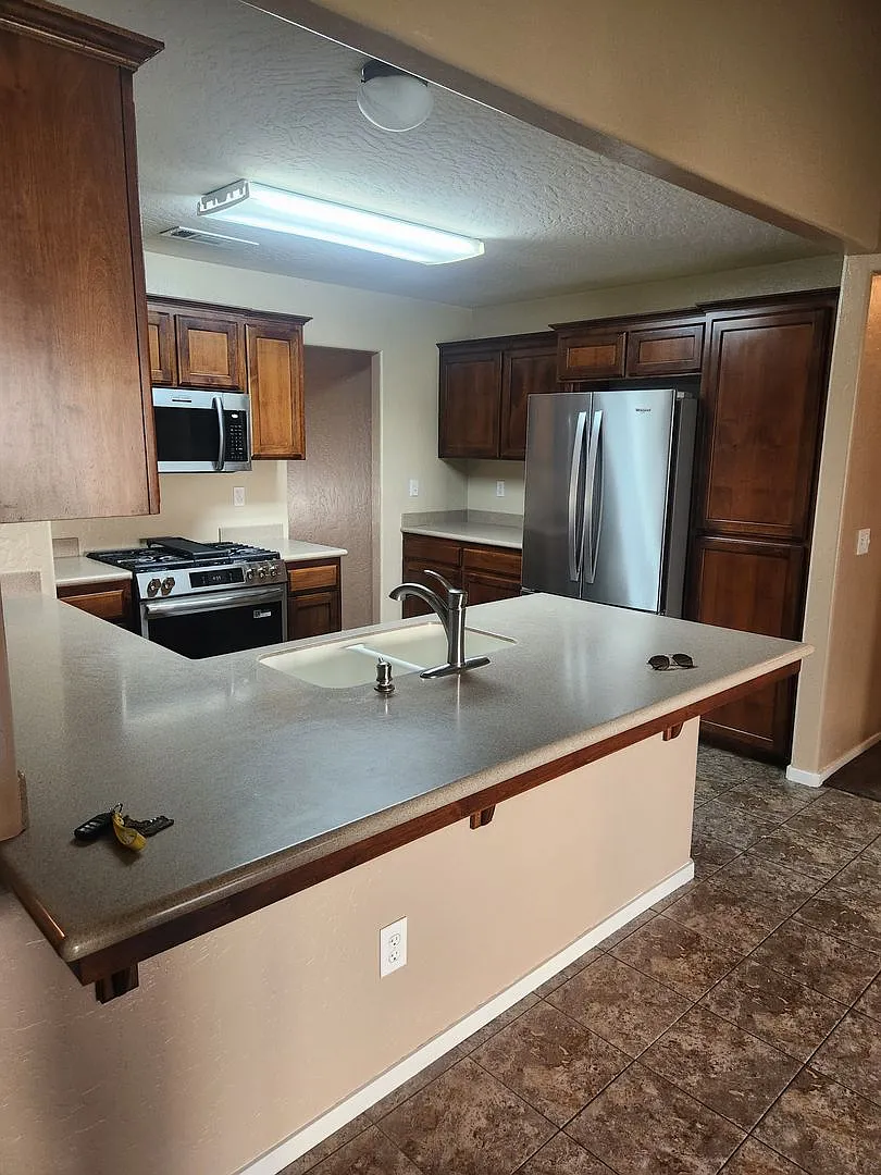 Beautiful Home for rent in Tulare, Ca — Photo 3