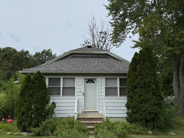 9634 Maplewood Ave, Bridgman, MI 49106