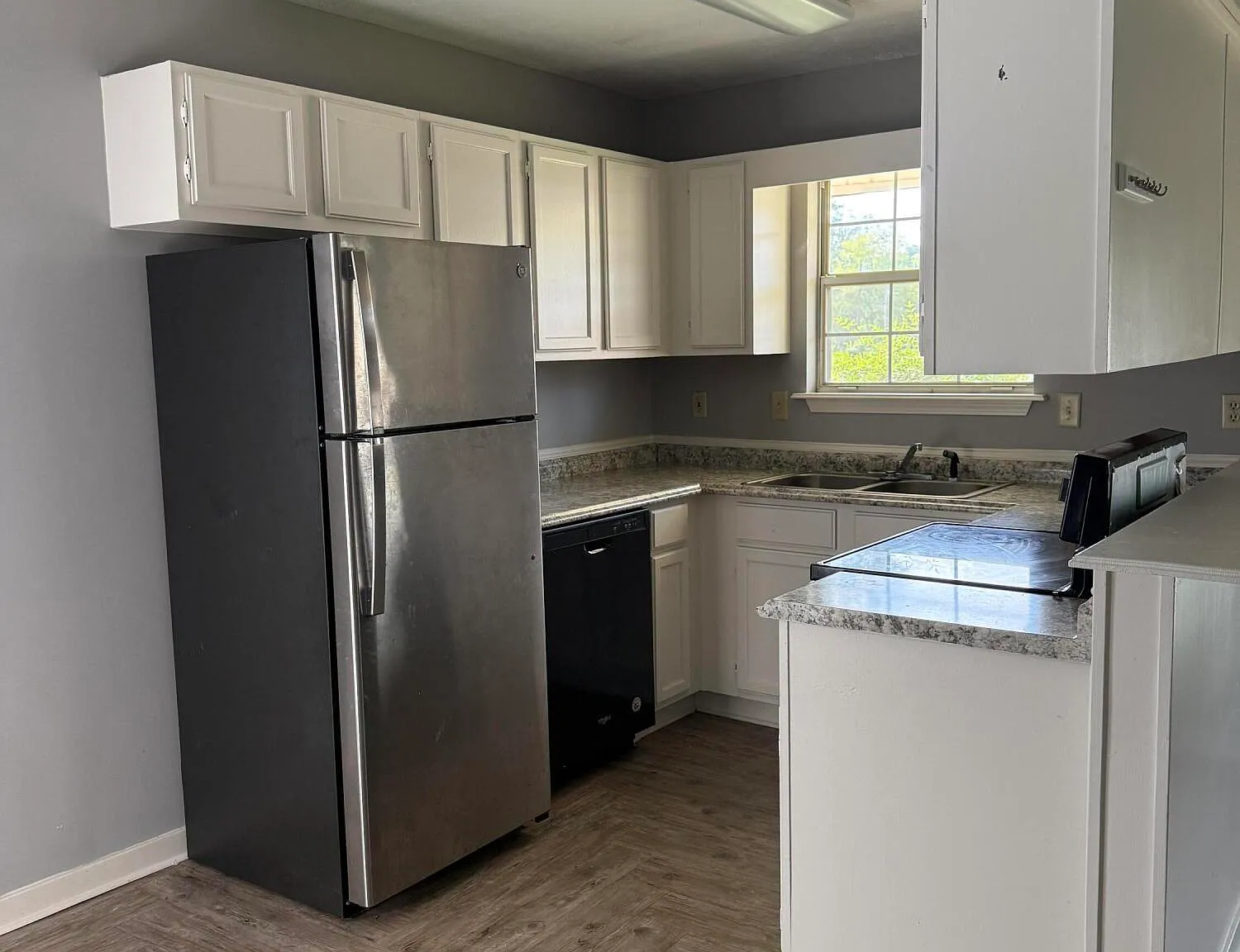 2 bed, 2.0 bath, 969 sqft, $1,550 — Photo 3