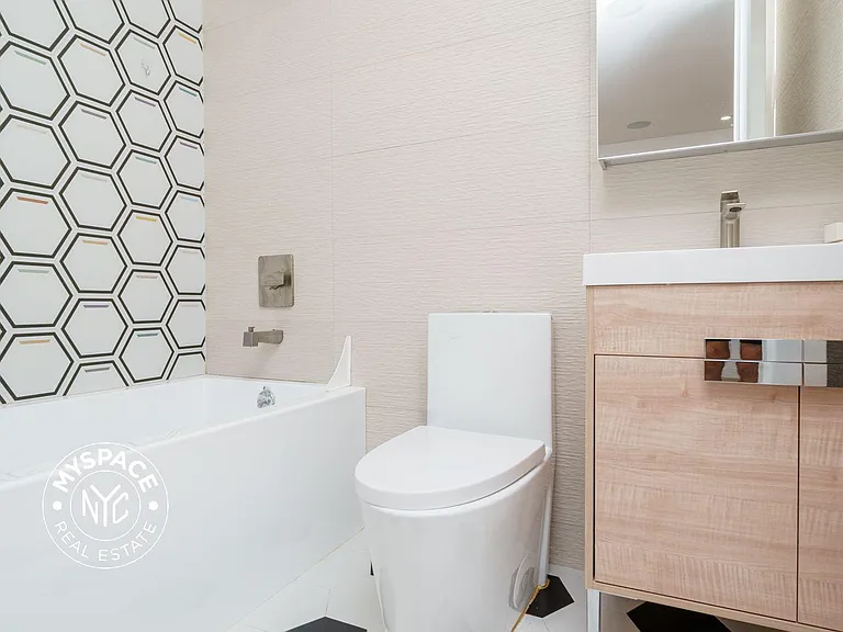 581 Ocean Pkwy #6B — Photo 4
