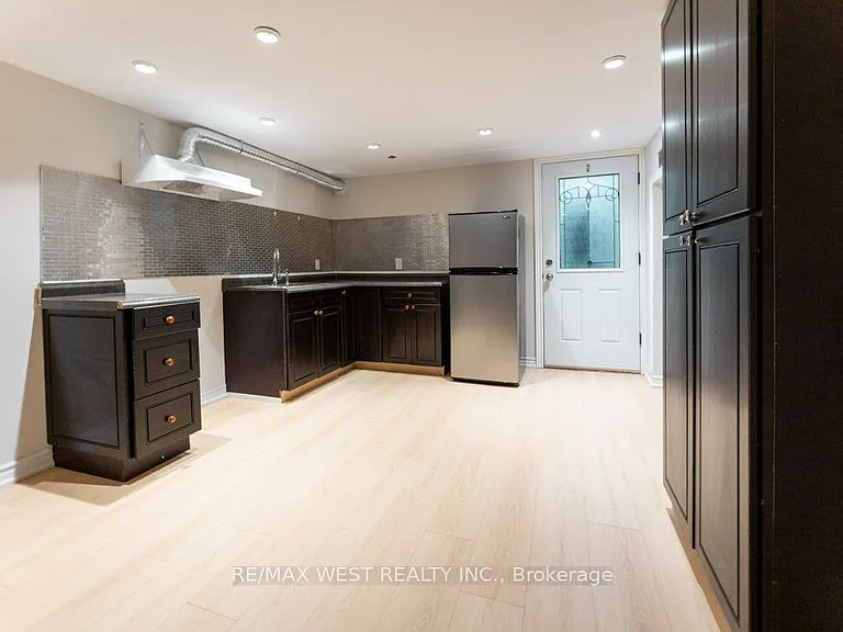 67 May Ave — Photo 23