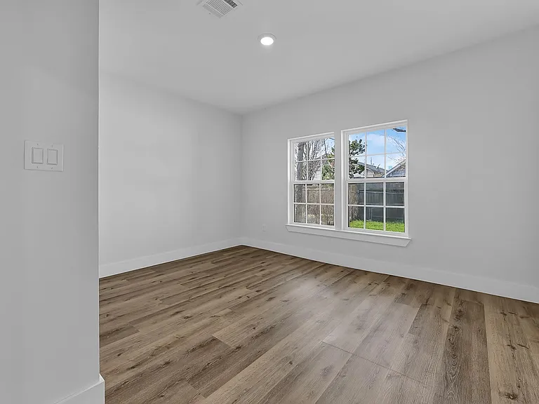 224 Everton St — Photo 11