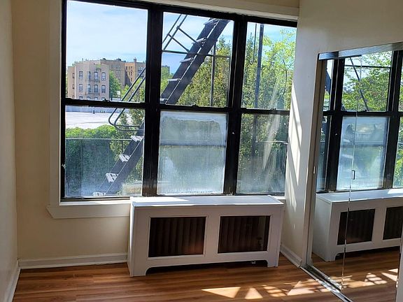 3rd image of 1539 Hoe Ave Floor 3
