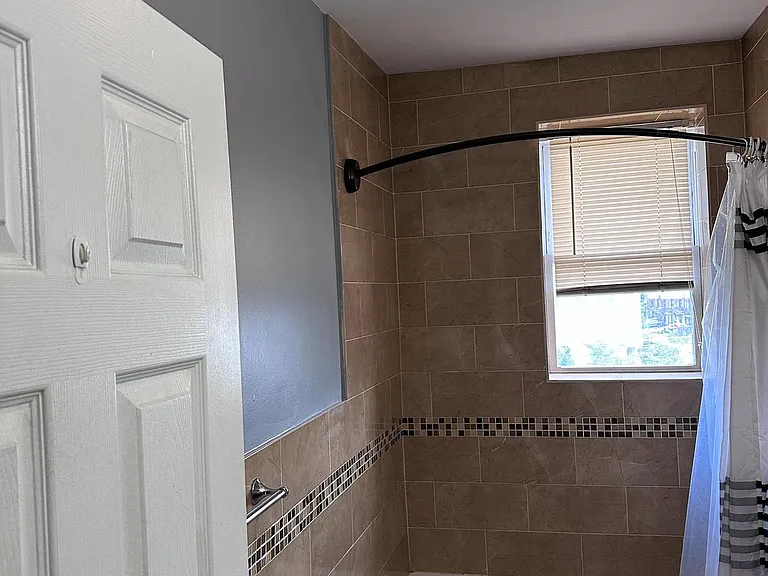 7000 Forrest Ave — Photo 14