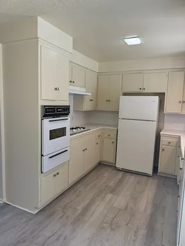 1 bed, 800 sqft, $1,900 — Photo 2