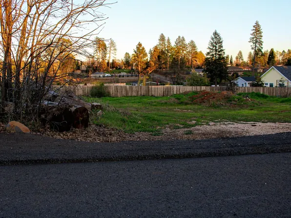 5894 Maxwell Dr, Paradise, CA 95969