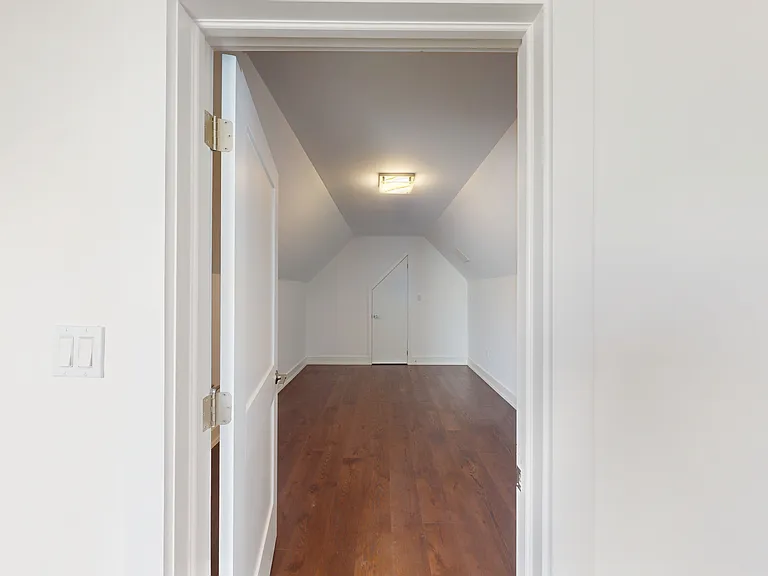 24 Kennedy Ave #UPPER — Photo 40