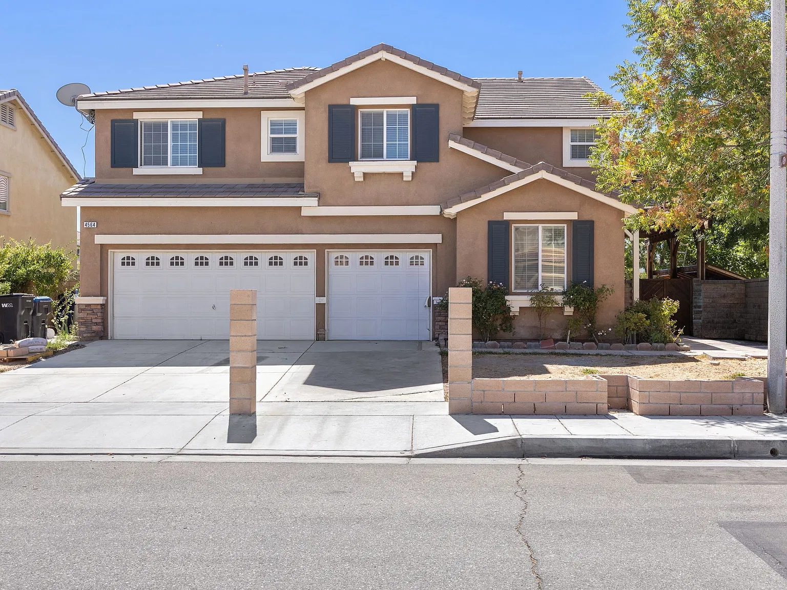 3 bed, 2400 sqft, $2,800 — Photo 1