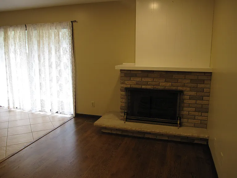 200 S College Dr — Photo 5